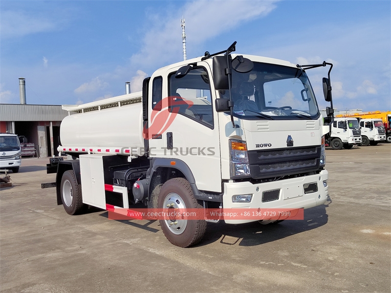 HOWO 140hp light duty Fuel Tank Truck made in China