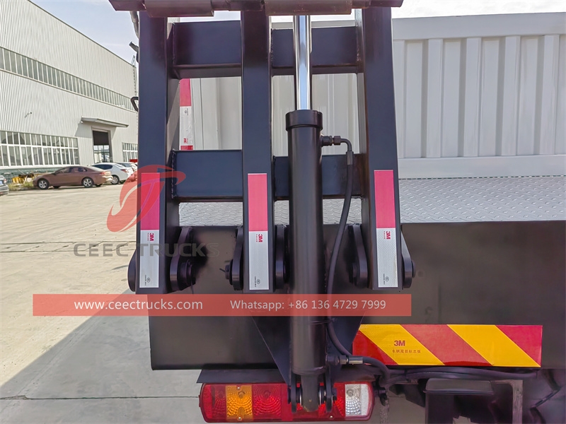 Howo 12 wheeler knuckle crane truck with self-loader