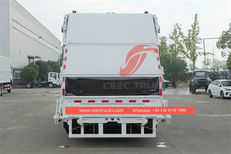 Isuzu GIGA rear loader compaction truck with factory direct sale