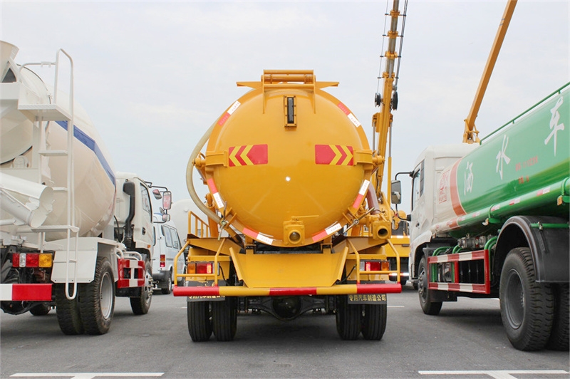 Isuzu 10,000 liters sewage suction truck made in China