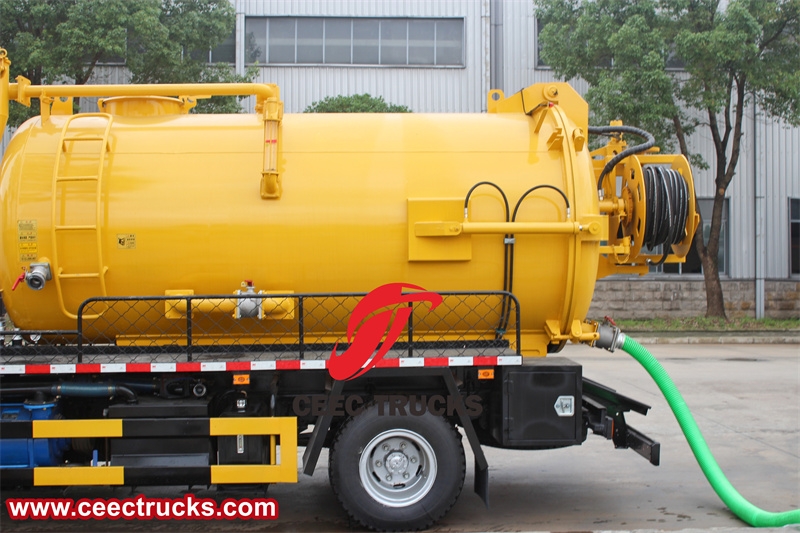 Isuzu NPR septic tanker truck With MORO pump