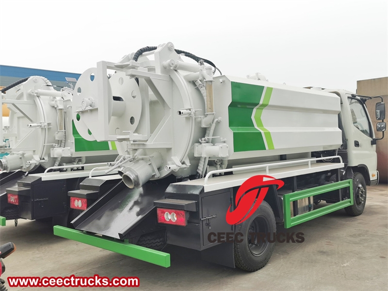 Isuzu GIGA vacuum truck with Jet Cleaner