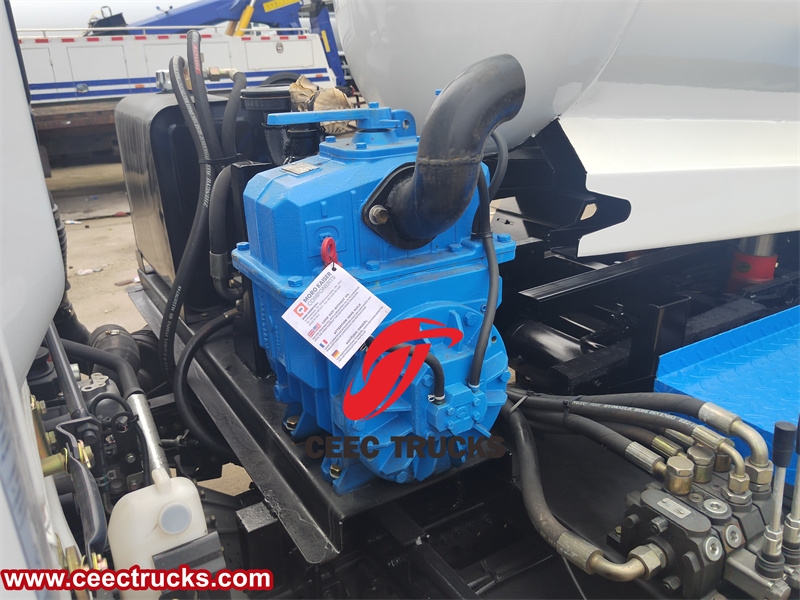 Dongfeng mini sewage tank truck made in China