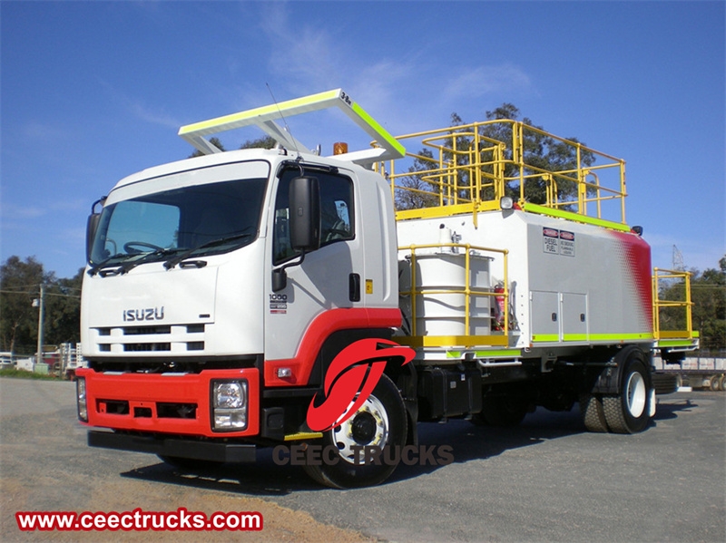 Isuzu 8 cbm fuel lubrication service truck