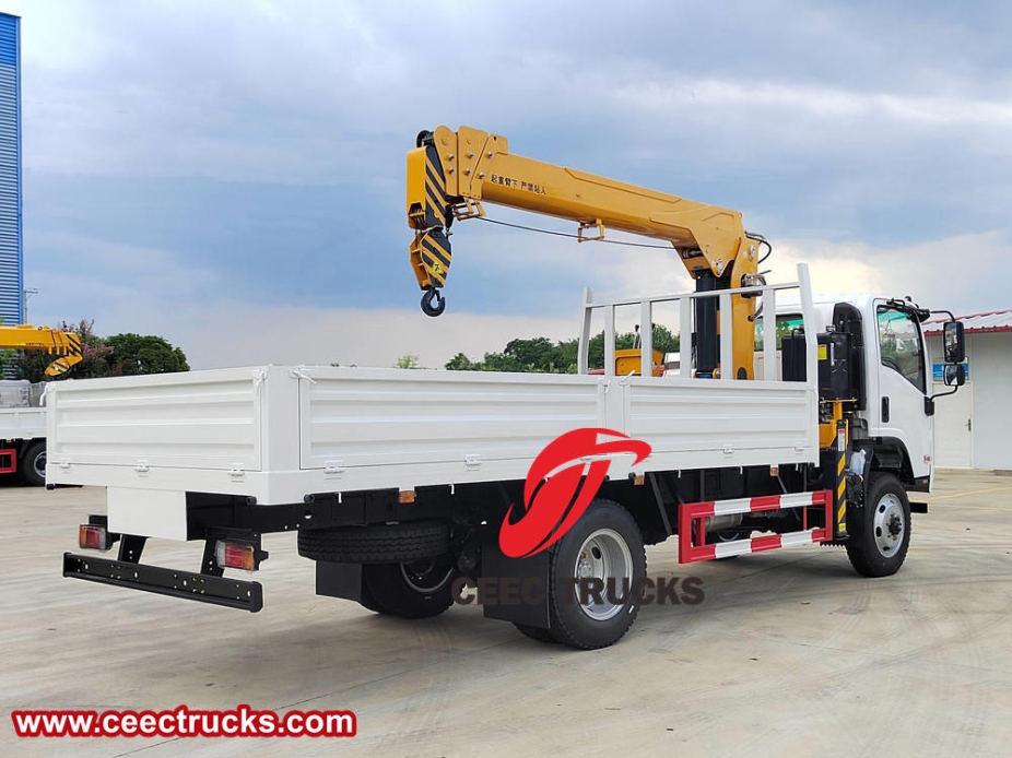 Truk derek boom Isuzu 3 Ton Kaku