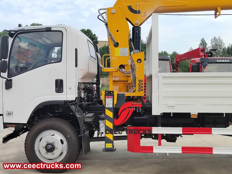 Truk derek boom Isuzu 3 Ton Kaku