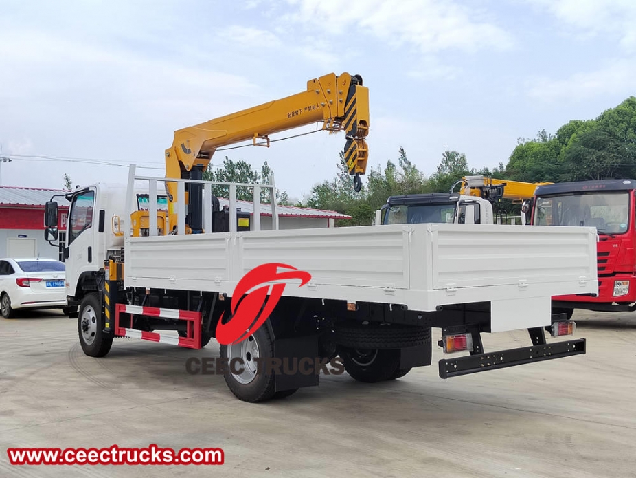 Truk derek boom Isuzu 3 Ton Kaku