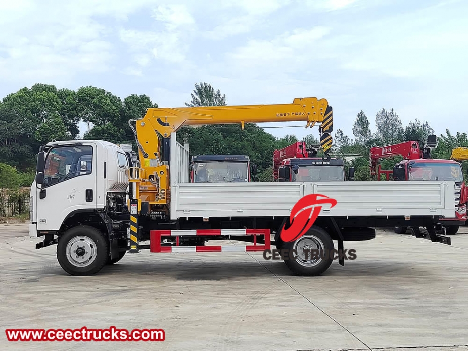 Truk derek boom Isuzu 3 Ton Kaku