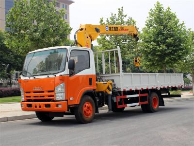 Isuzu ELF 190hp truck with 5 tons telescopic crane