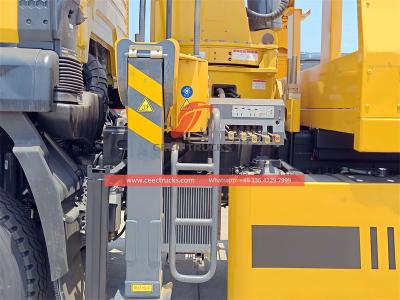 Sinotruk new cabin wrecker truck with 8T crane