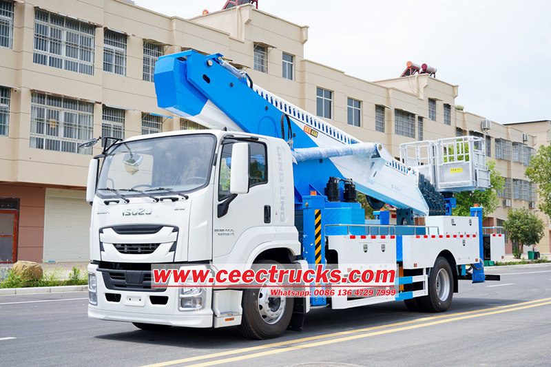 Truk platform udara aman bermesin Isuzu GIGA 4HK1 45 meter