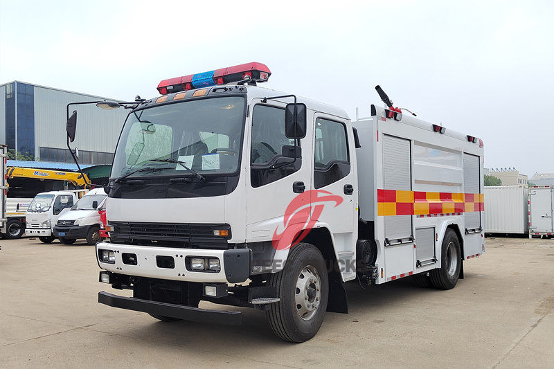 Mesin pemadam kebakaran busa tangki air Isuzu FTR 205hp