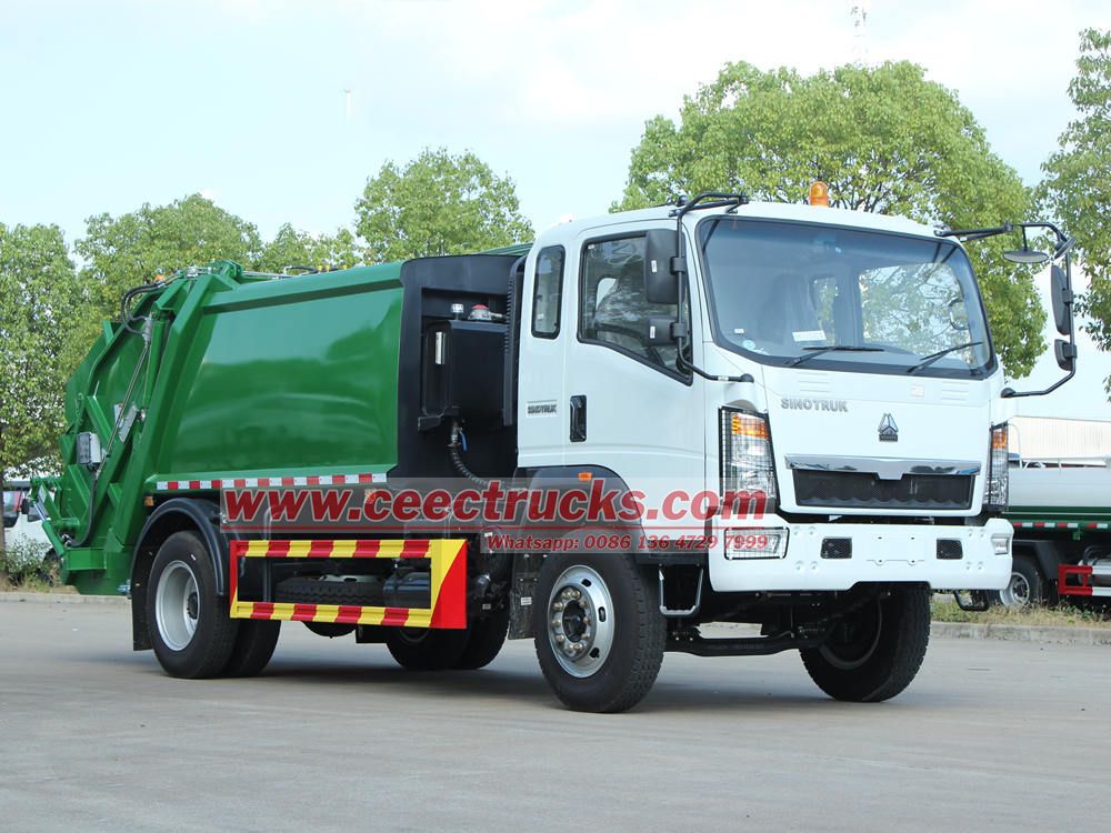 SINOTRUK HOWO 8CBM TRUCK LOADER BELAKANG