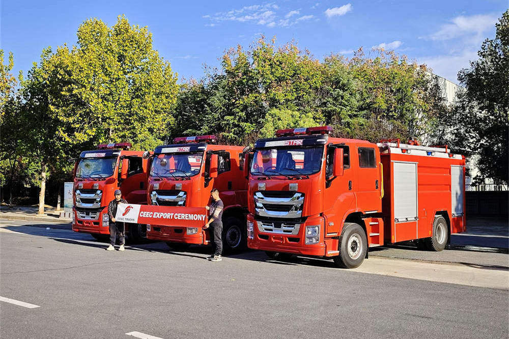 Pelanggan Kamboja membeli 3 unit truk pemadam kebakaran busa ISUZU GIGA